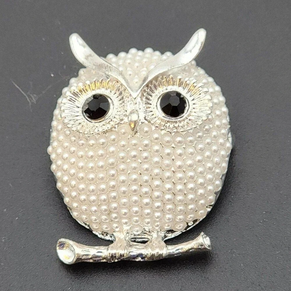 Faux Pearl Owl Brooch: Silvertone Metal, Black Eyes